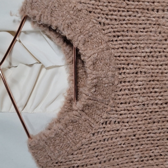 Naadam Structured Shoulder Chunky Knit  Sweater in Camel XL Wool Cashmere - Picture 9 of 9